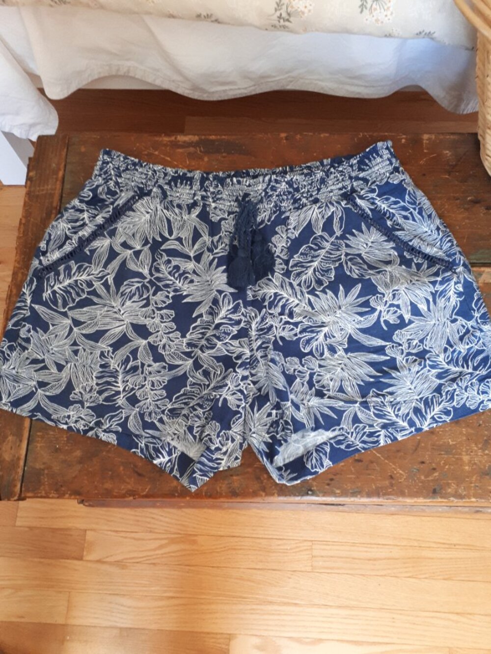Denver Hayes linen blend shorts. Size L
